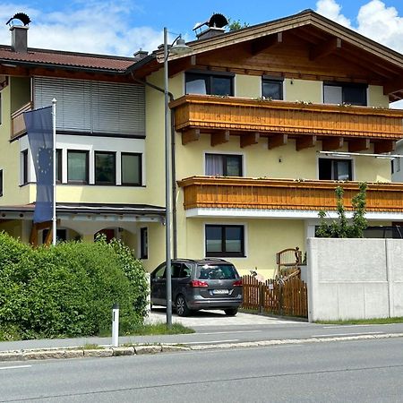 カプルーンHaus Laubreuterアパートメント エクステリア 写真