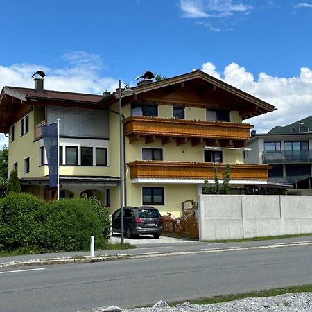 カプルーンHaus Laubreuterアパートメント エクステリア 写真