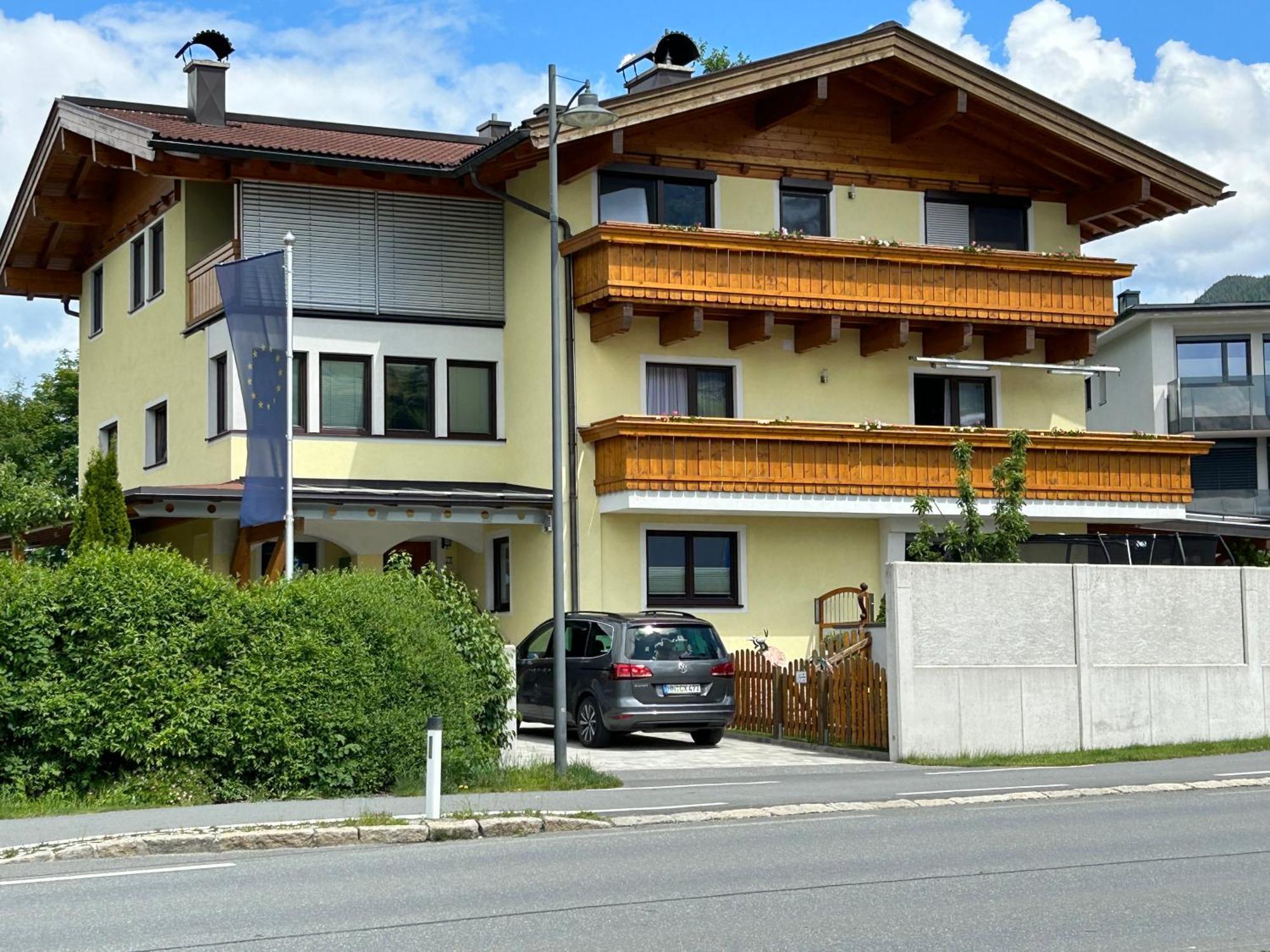カプルーンHaus Laubreuterアパートメント エクステリア 写真