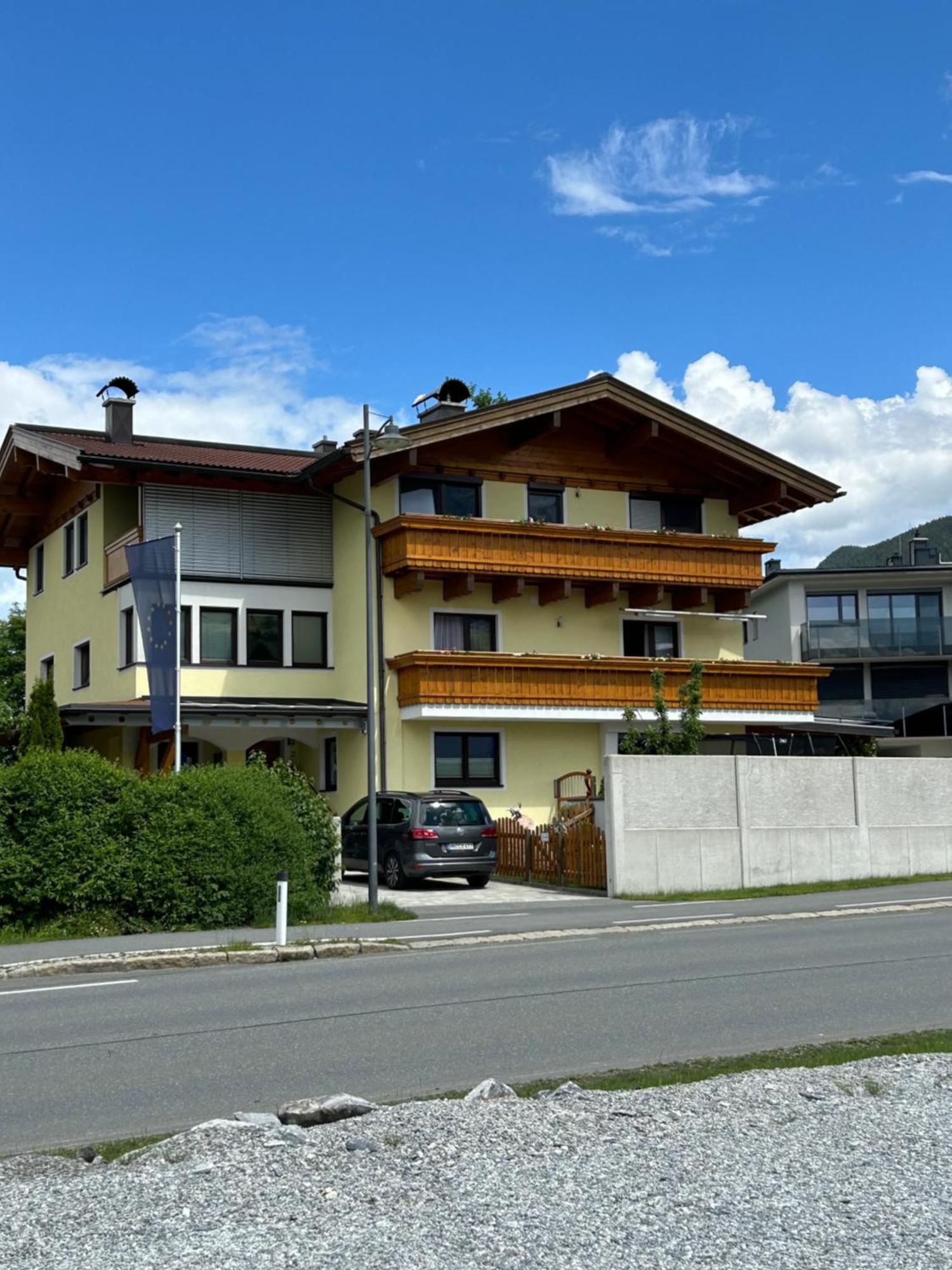 カプルーンHaus Laubreuterアパートメント エクステリア 写真